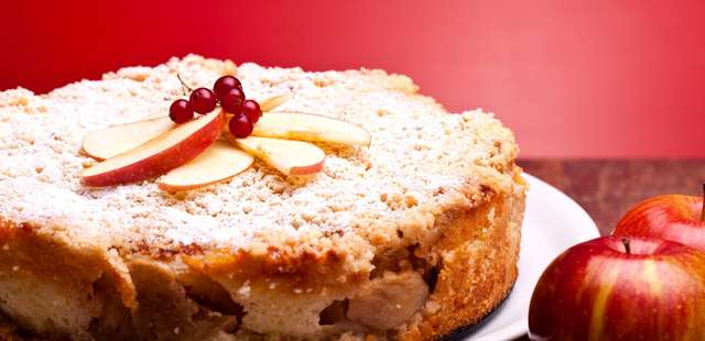 Bolo de maçã de liquidificador gostoso e prático!