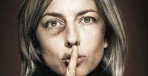 Mulher liga para a polícia e finge pedir uma pizza para denunciar violência doméstica