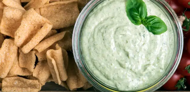 Maionese verde de salsinha e cebolinha pronta em 15 minutos