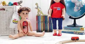 Mãe cria bonecas realistas que mostram o corpo humano como ele é