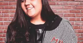 Ônibus da cantora Yasmin Santos sofre acidente em rodovia