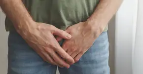 Homem fica 17 anos com vermes no pênis antes de procurar ajuda médica